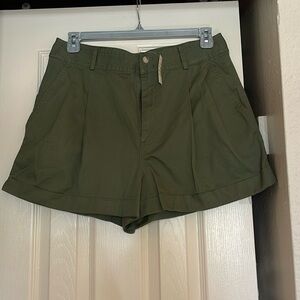 Pleated shorts.Madewell